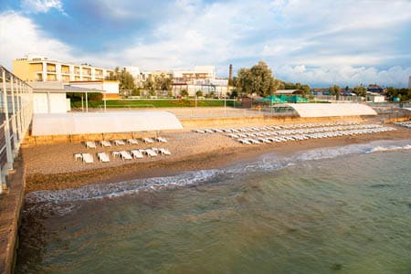 Вид на пляжную зону отеля Капля Моря